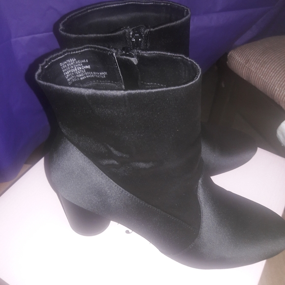 Quintessa booties - Picture 4 of 8